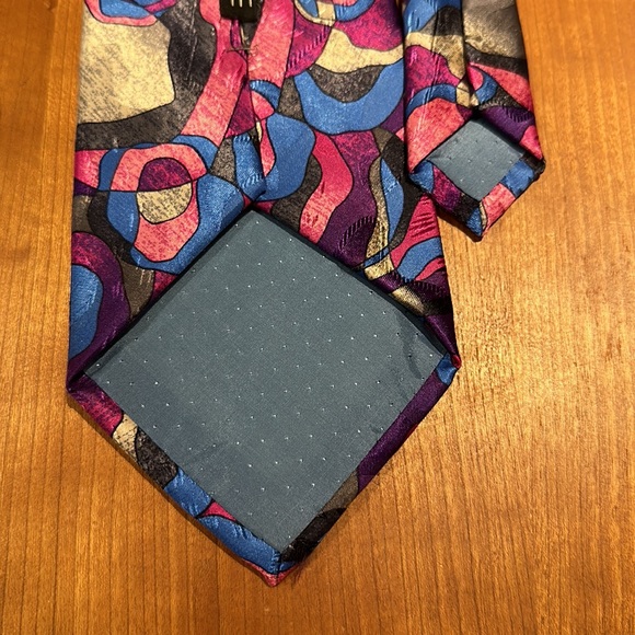 PAVONE SILK NECKTIE WITH VIBRANT PATTERN IN PINK, BLUE, PURPLE,GOLD AND GREY - Picture 4 of 5